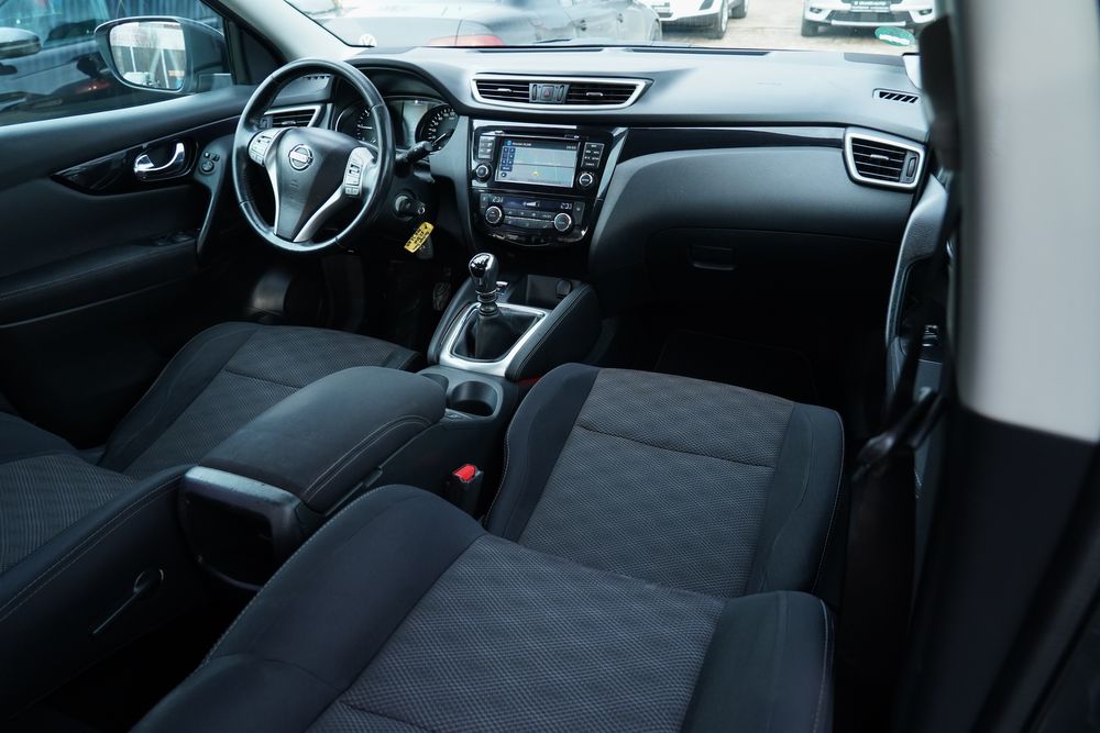 Nissan Qashqai 2015 1.6 Diesel  4x4 Tekna / Garantie 2 Ani motor cutie complet / Transport la domicliu / Rate doar cu buletinul / Revizie Ulei filtre