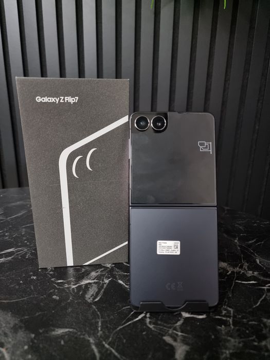 Noble Amanet - Samsung Z Flip 7, 256GB, 100%, NOU