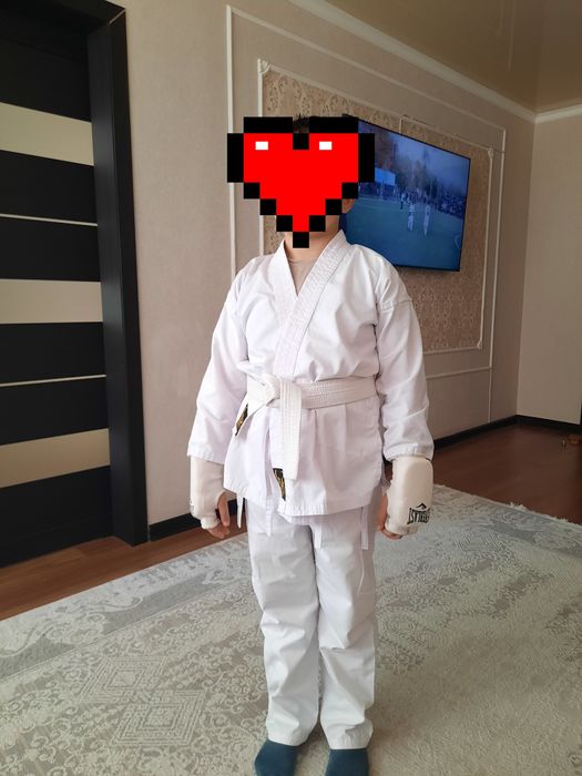 Продается форма каратэ , +перчатки
