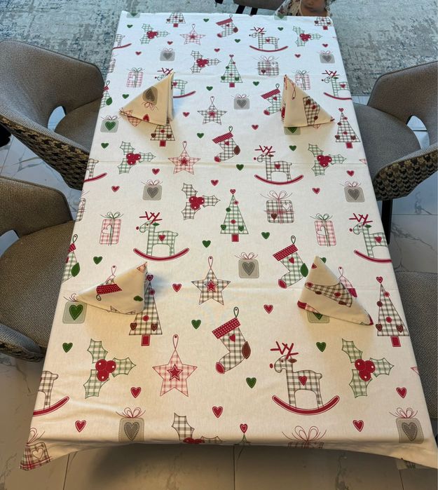 Продаю новогодние сктерти