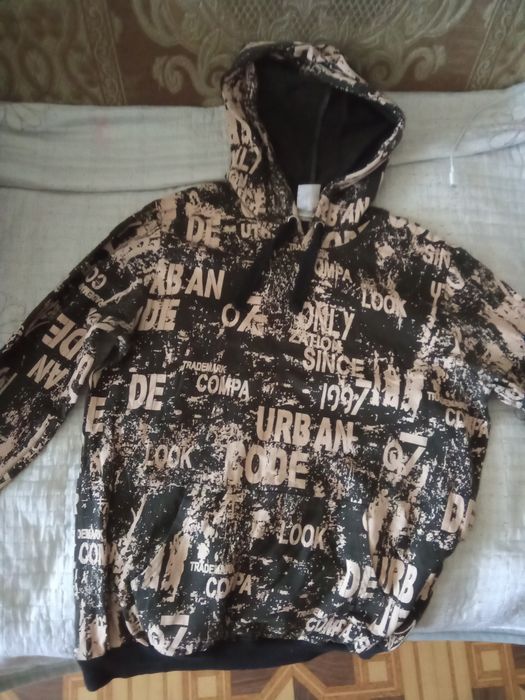 Продам кофточку мужскую