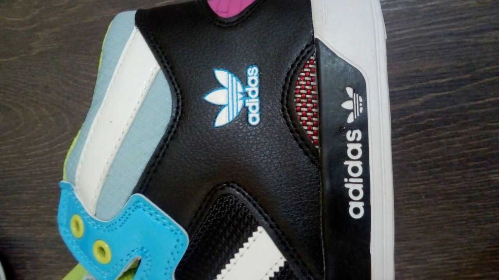 Продаю кроссовки Adidas
