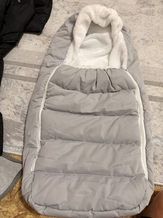 Продам  двам конверта в роддом