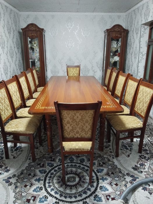 Stol stul va karandash mebil holati yaxshi