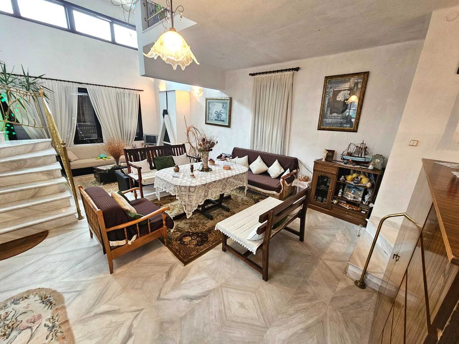 ПРОДАВА се самостоятелна къща 210кв.м. в центъра на DRAMA (код 8123)