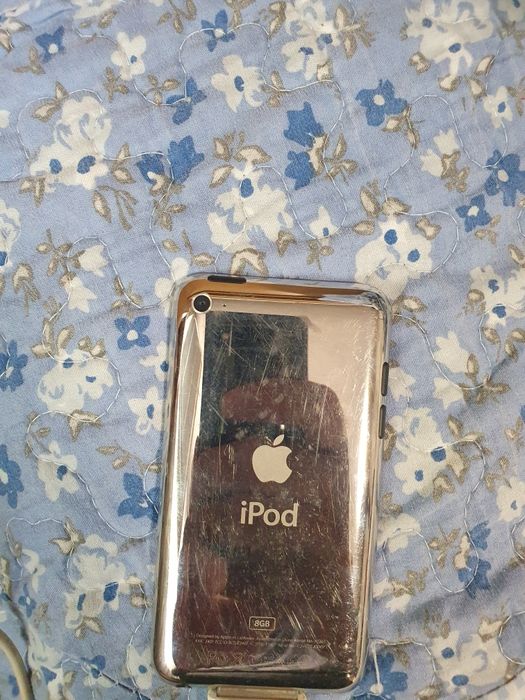 Продавам IPod 8 GB