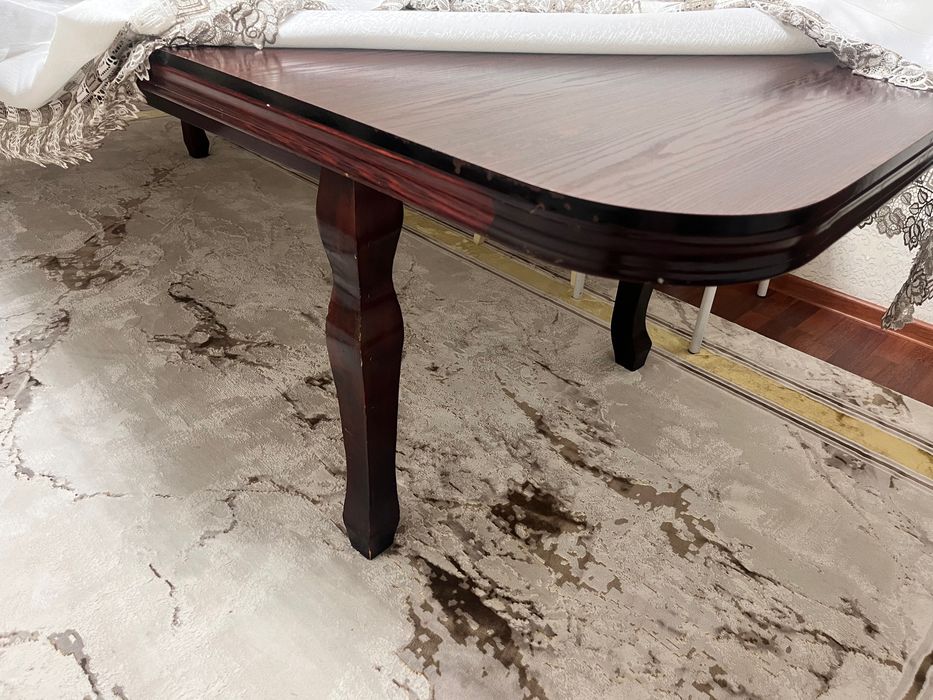 Стол для зала в отличном состоянии