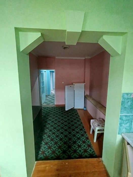 Жиззах шахар Олмазор махалласида жойлашган 3 хонали квартира сотилади