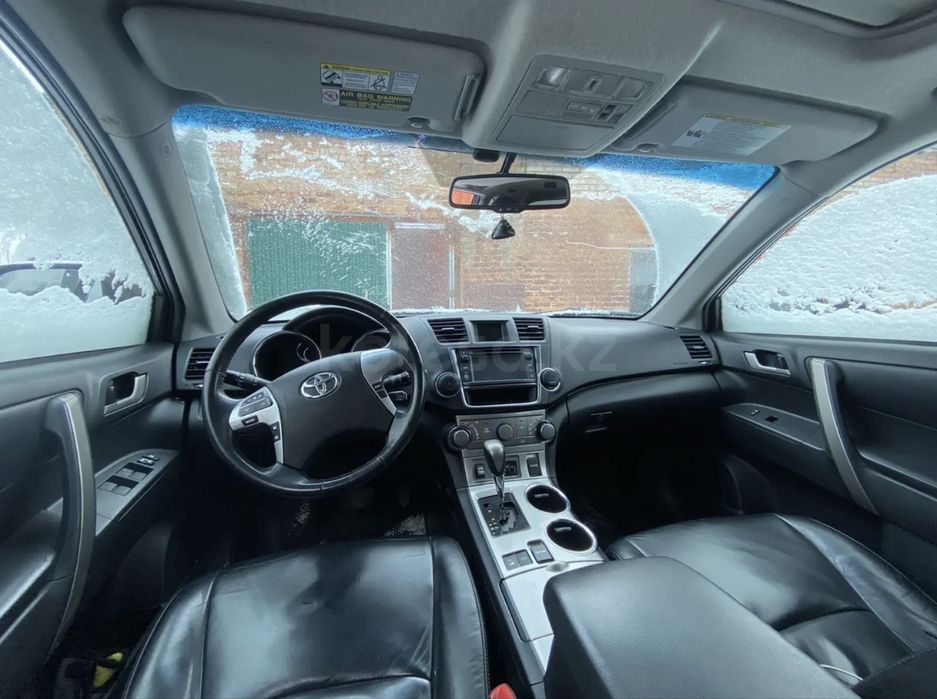 Продам машину Toyota Highlander