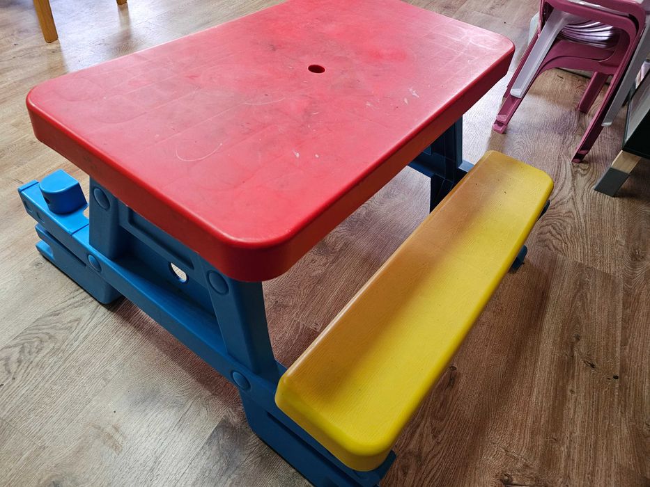Детска маса с пейки за пикник