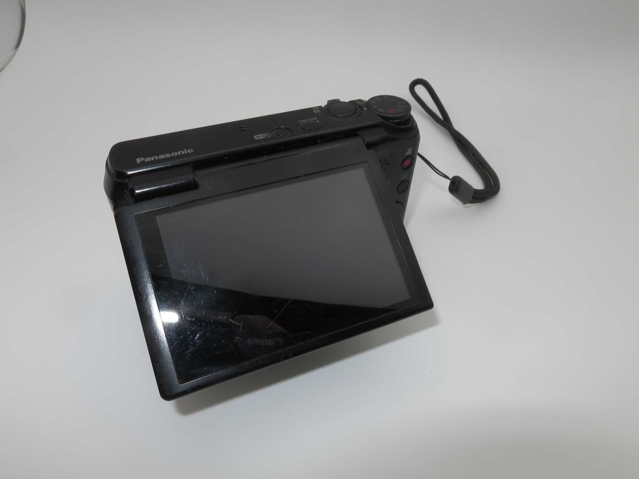 Panasonic Lumix DMC TZ55 компактен цифров фотоапарат, с въртящ се флип скрин, 20х оптичен зум, дигитална селфи камера, работи отлично!