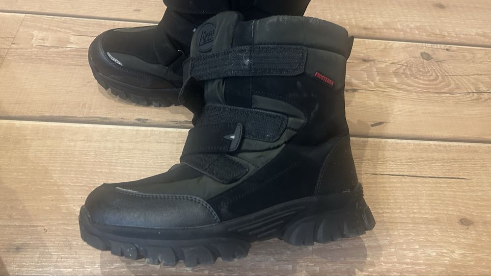 На мальчика 37-38 р