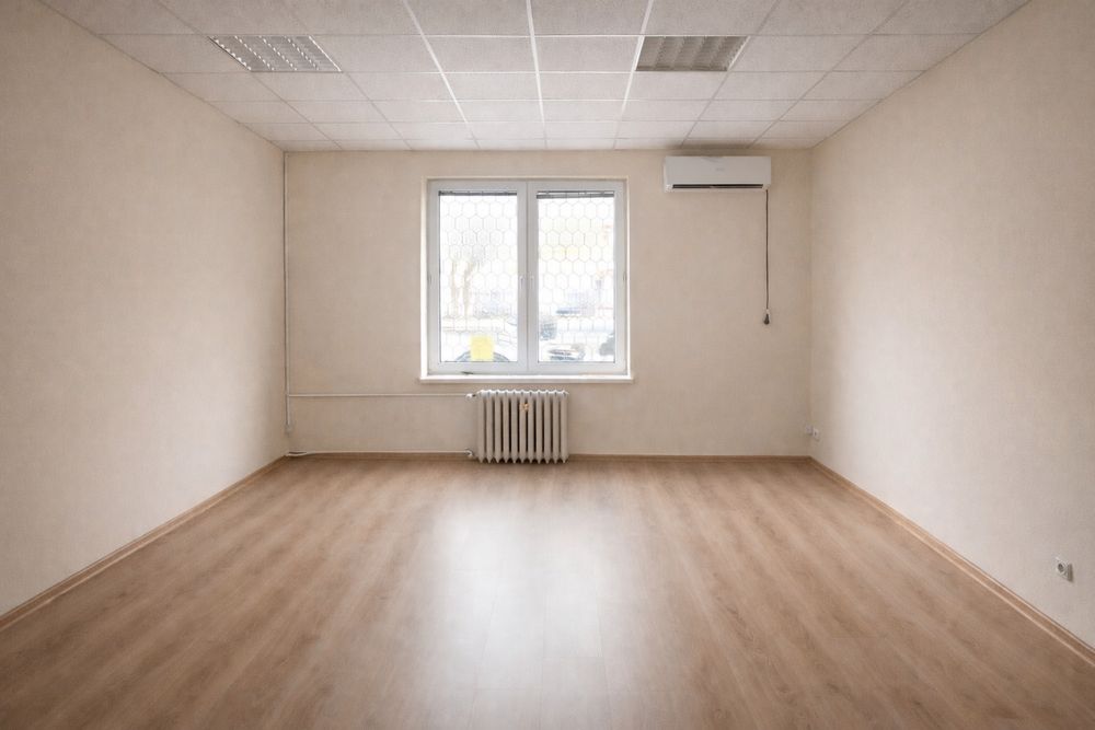 Тристаен 97 кв + мазе, таван и двор за паркинг НА ТЕАТЪРА, тухла