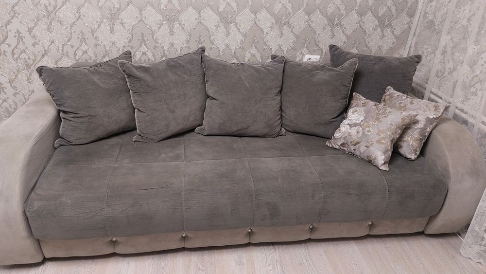 Продам диван серый
