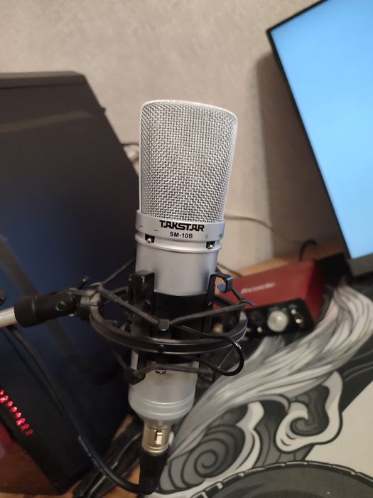Продам аудио карту FOCUSRITE и студийный микрофон Takstat SM-10B
