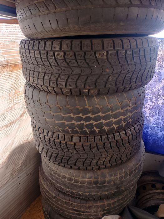 Шины 2 зимние липучка 5летних