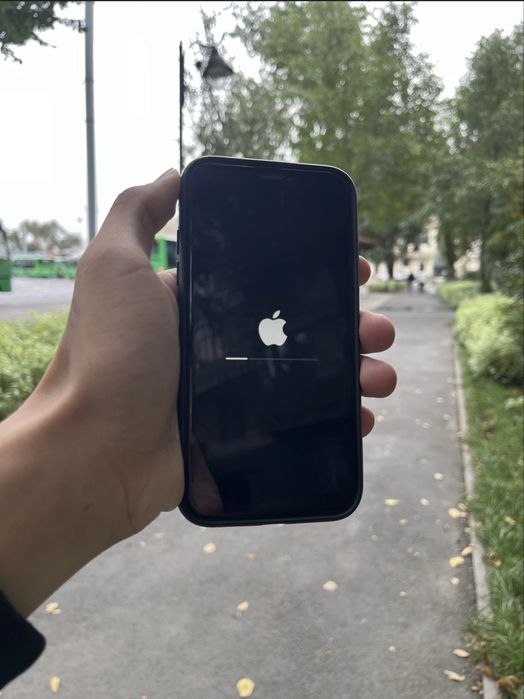 Продам iPhone XR 64 gb