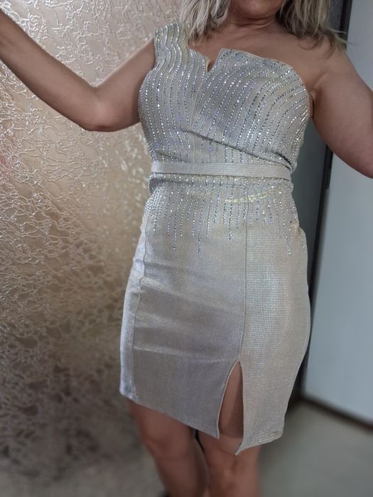 Rochie argintie cu pietre