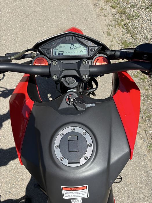 Motocicleta Barton Tekken 125, an fabricație 2023, categoria A1, cu cutii laterale și topcase montate, într-o stare foarte bună ,apoape noua