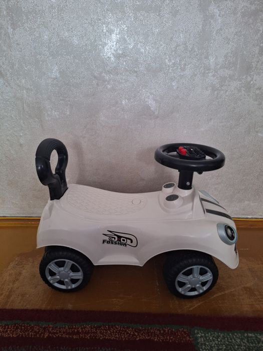 Продам детскую машинку