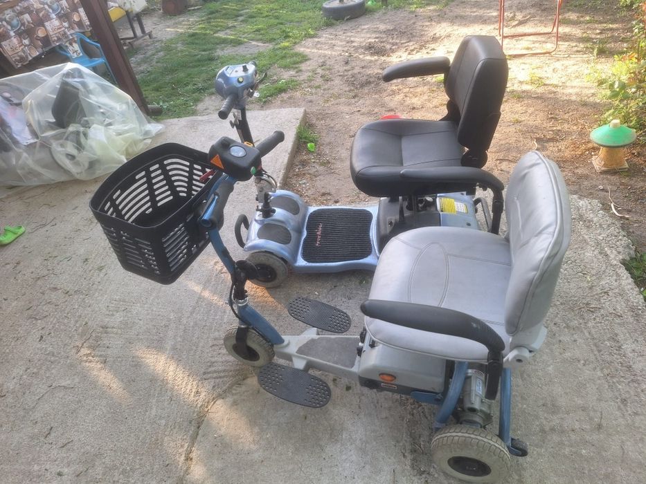 Vând două cărucioare electrice pentru persoane cu dizabilitati