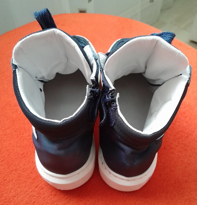 Ghete din piele naturala mărimea 38 ( 23-23,5 cm )