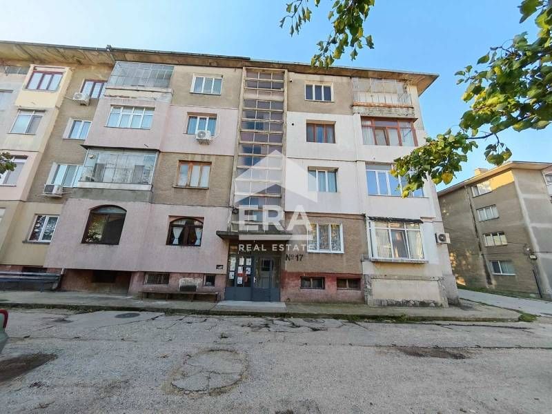 ЕКСКЛУЗИВНО! ЕРА ДРЪСТЪР предлага за продажба тристаен тухлен апартаме