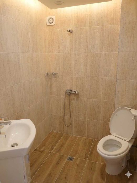 самостоятелна стая с тераса в Банско