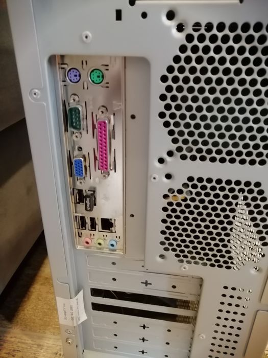 Продавам компютър