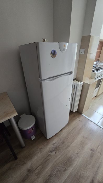 Vând apartament cu o cameră zona Dacia