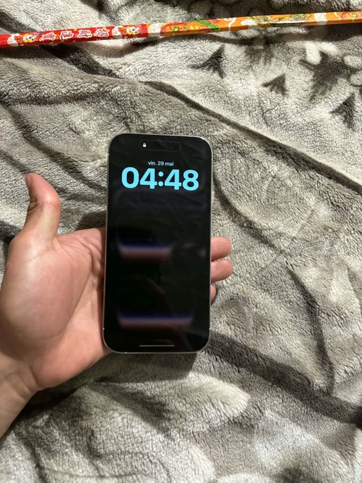 Vand iphone 14 pro alb