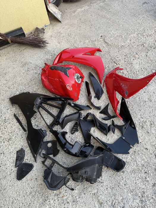 Dezmembrez yamaha r1 rn12 piese