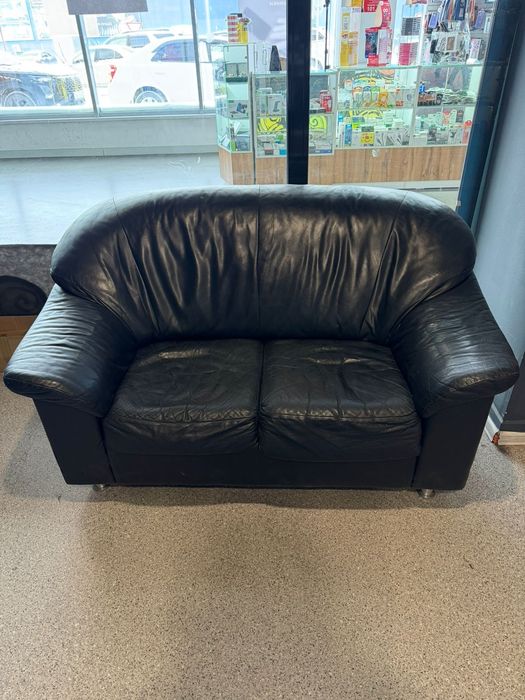Мягкий диван б/у кожазаменитель