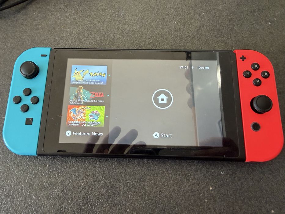 Продавам Nintendo Switch + игри