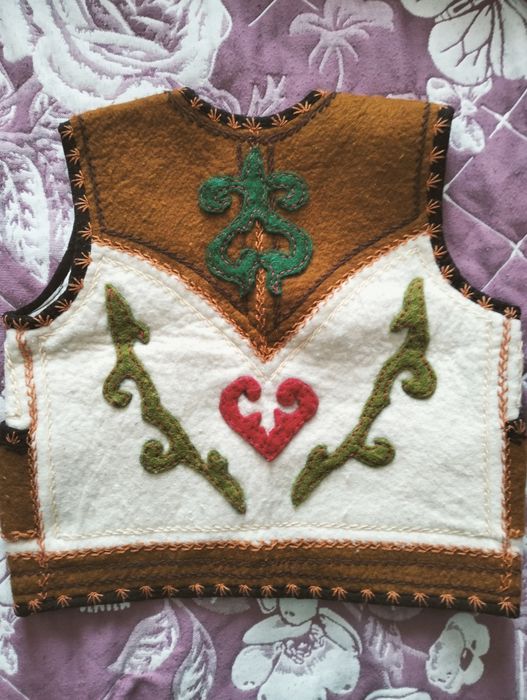 Жилетка в этностиле на девочку