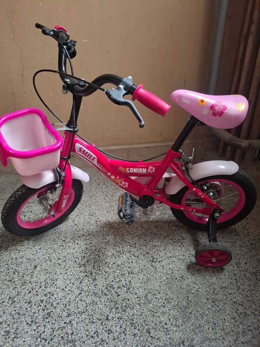 Колело зо момиче