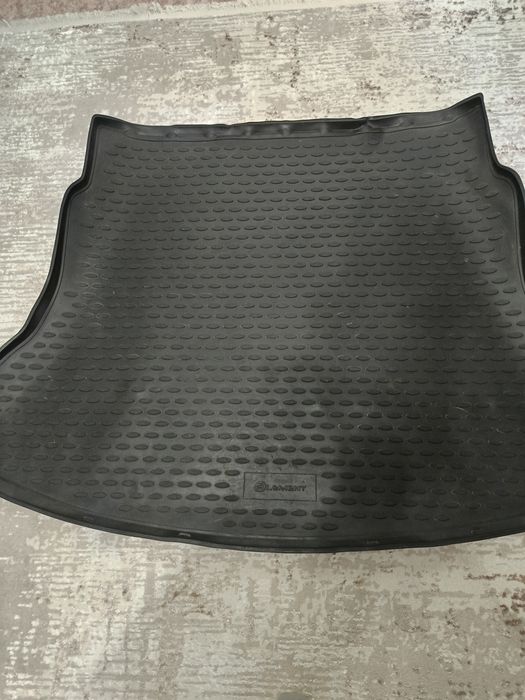 Полик ( коврик) в багажник Хундай ,Киа .
