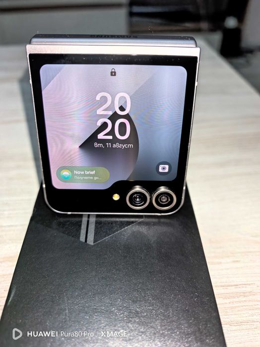 Продава се Samsung Z flip 6 в перфектно састояние без забележки 12GB 256 палене комплект телефона е купуван от зора