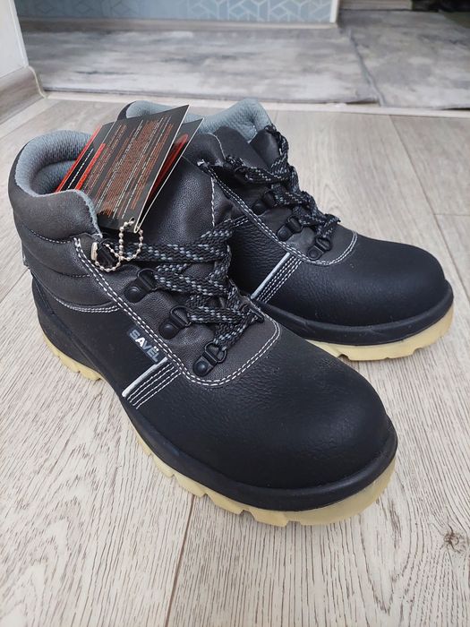 Продам осенние ботинки