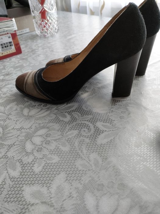 Продам женские туфли.