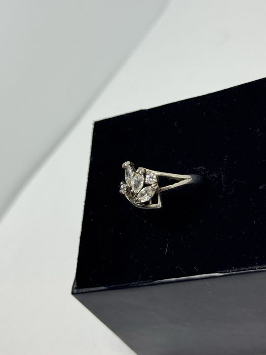 сребърен дамски пръстен 3.28гр 925