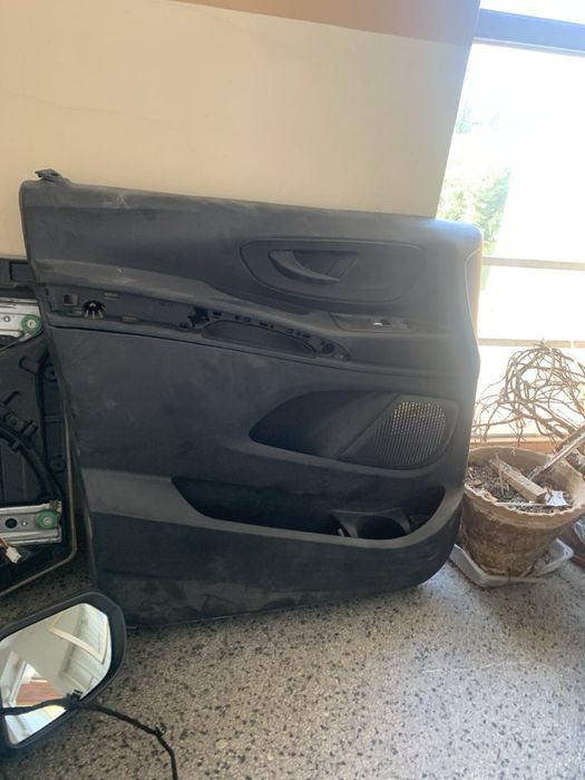 Предно стъкло, кори за врата, странично огледало за Мерцедес ВИТО 2015