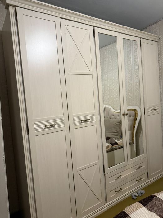 Продается спальный гарнитур