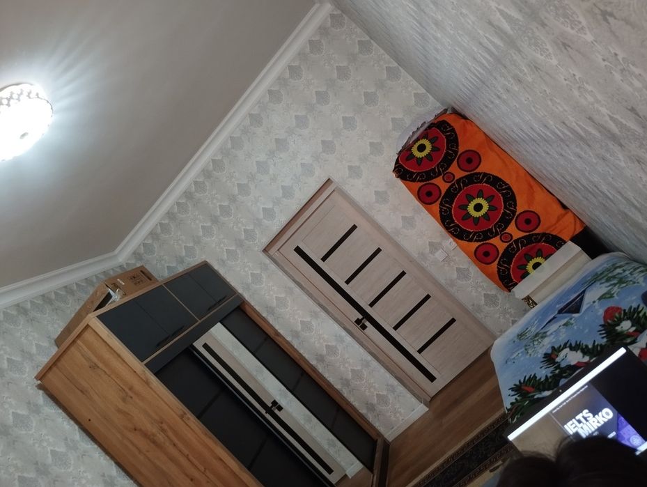 Продаётся Яккасарой т. Аския кўчаси . Бобур  боғи.Висотапотолочка ! 4