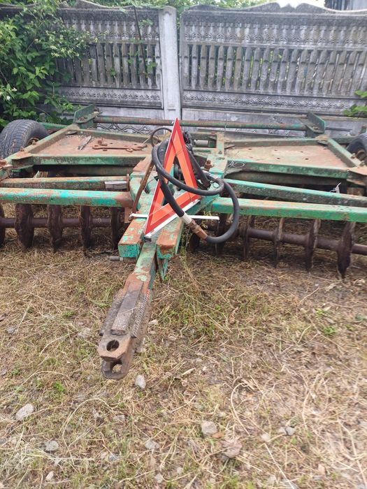 Vand utilaje pentru tractor