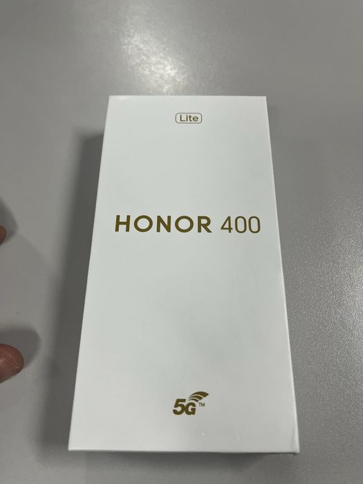 Vand telefon Honor 400