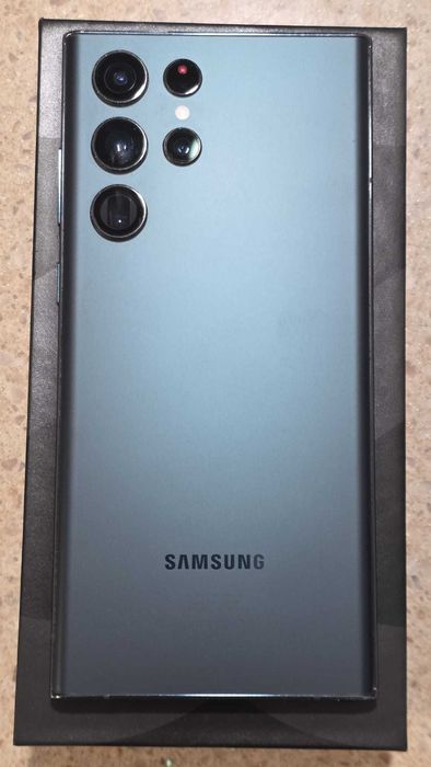 Samsung Galaxy S22 Ultra 5G – 12GB RAM / 256GB – Verde – STARE BUNA