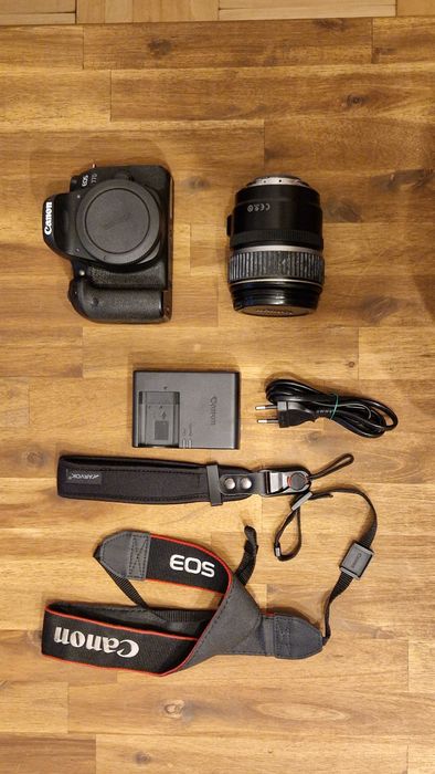 Canon EOS 77D с EF-S 17-85mm подарък