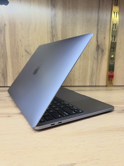 MacBook pro M1 sotiladi !!!