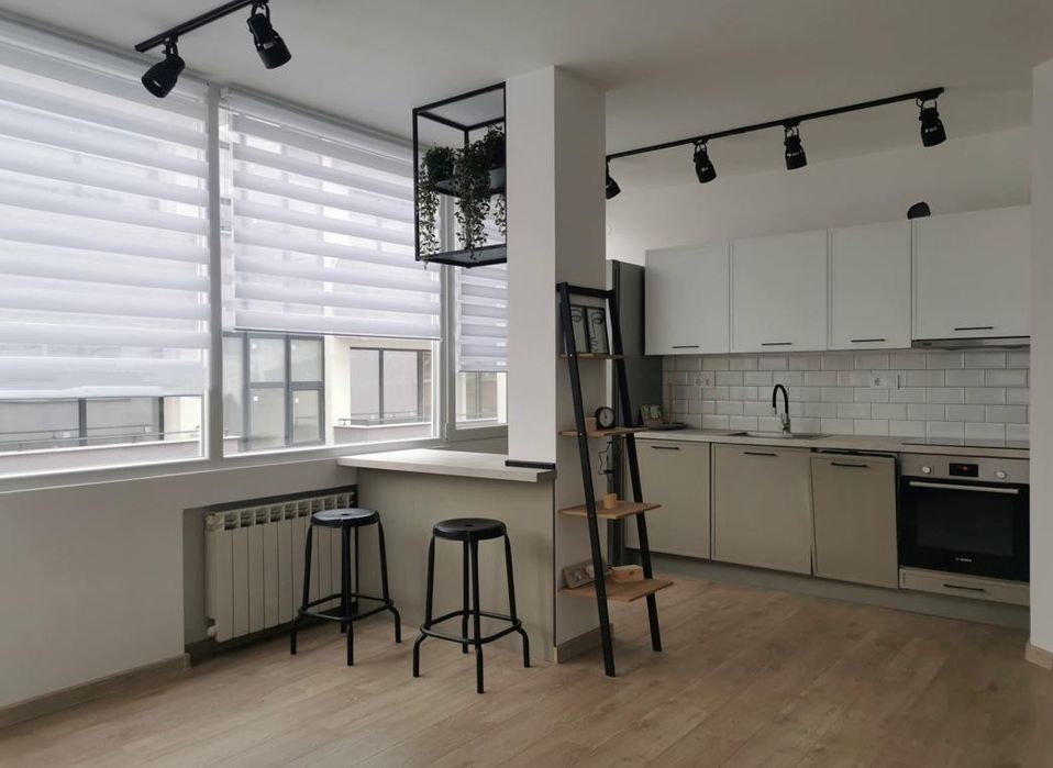 Дава се под наем Тристаен апартамент в Пловдив, Кършияка - 86 кв.м за 650 € - Снимка #2